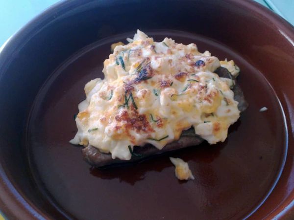 Lomos de atún gratinados con mahonesa