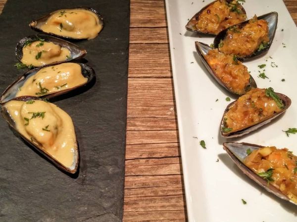 Mejillones con crema de puerros y mostaza