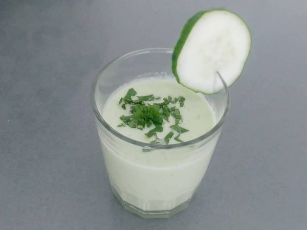 Crema fría de pepino, yogur griego y menta